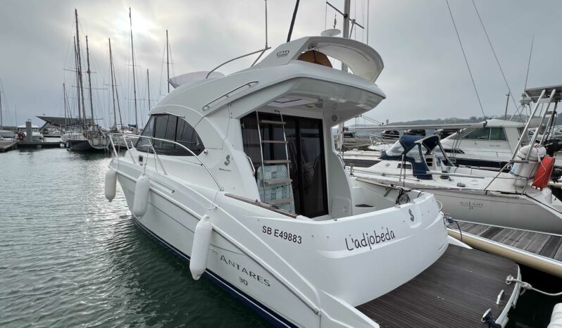 BENETEAU – ANTARES 30 FLY complet