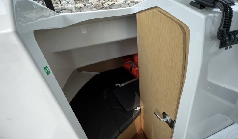 BENETEAU – BARRACUDA 8 complet